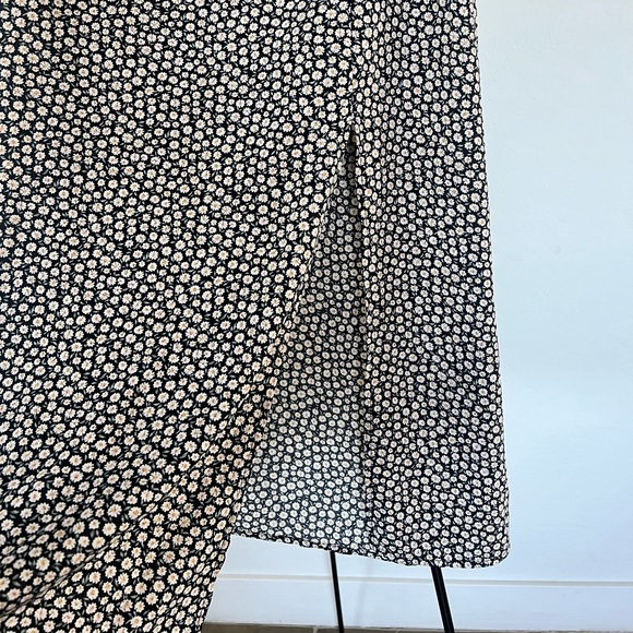 SHEIN FLOWER SKIRT - Picture 3 of 4